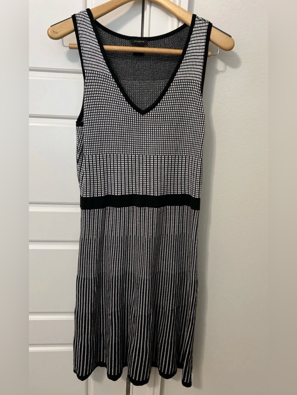 Ann Taylor Black and White sweater V-Neck Dress